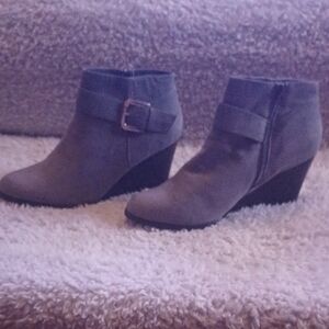 C Gray Ankle Boots with Sleek Wedge Heel